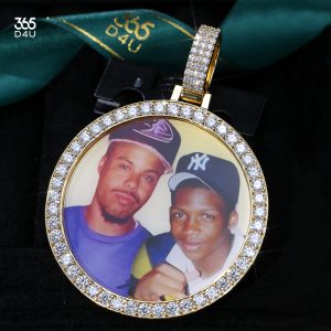 05-6.jpg 2-inch Solid-back Photo Pendant