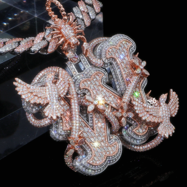 25may275图片 Wrapped Initial Pendant — Full Emerald-Style Ice With 3D Creature Details