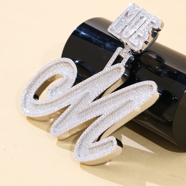 CD24NOV224图片 M Custom Cursive Emerald Letter Pendant