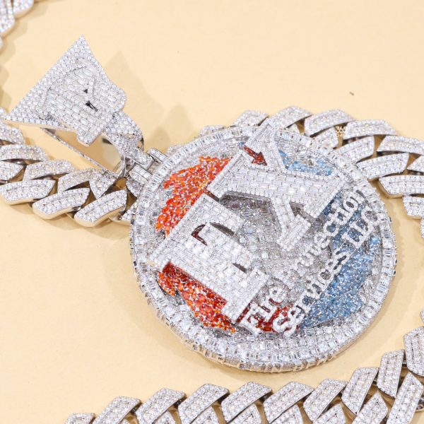 CD25APR424图片 (3) Red and Blue Flame Iced-Out Circle Pendant