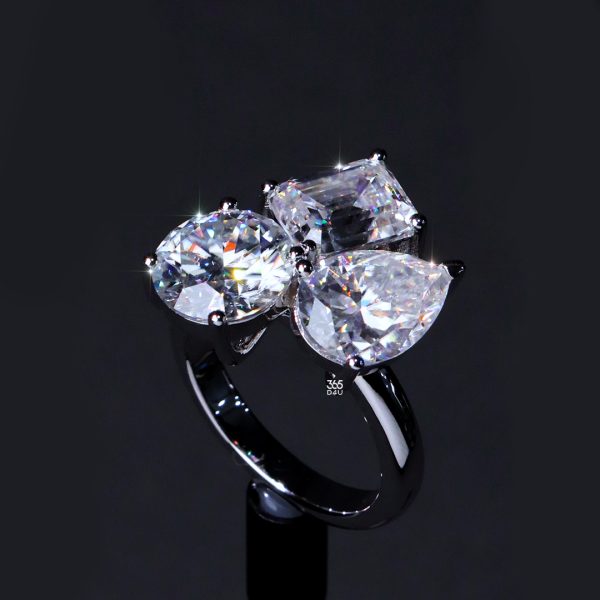 CT24DEC691图片 Forever Three-Stone Engagement Ring