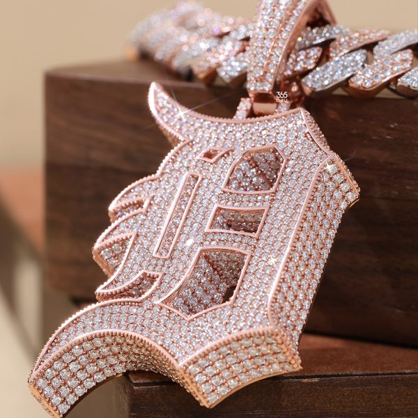 CT25FEB849图片 (1) 3D Gothic Initial Pendant — Fully Iced, Bold & Sculpted