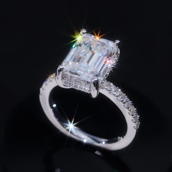 CD25DEC0568图片 (1) Radiant-Cut Statement Engagement Ring