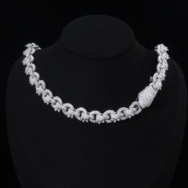 CD25NOV1019图片 (1) Floral Infinity Chain with Snake-Head Clasp