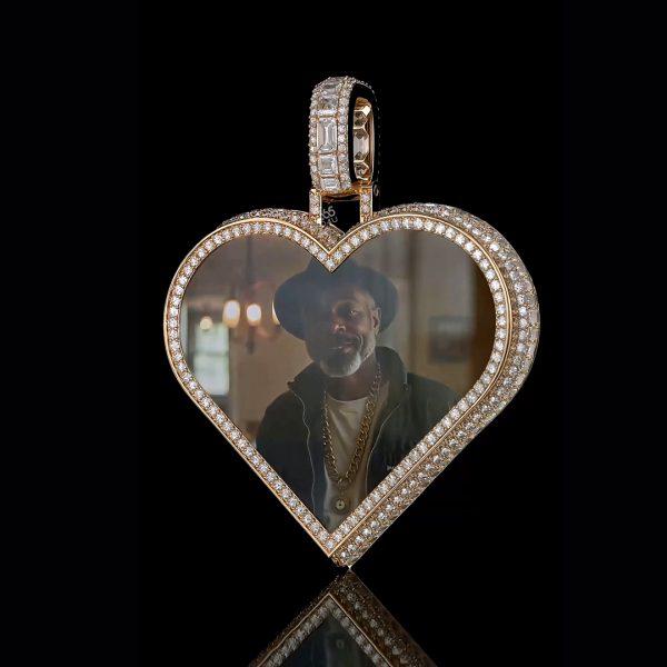 KFDP0005图片2 Heart-Shaped Photo Pendant – 3D Diamond Logo & Custom Letter