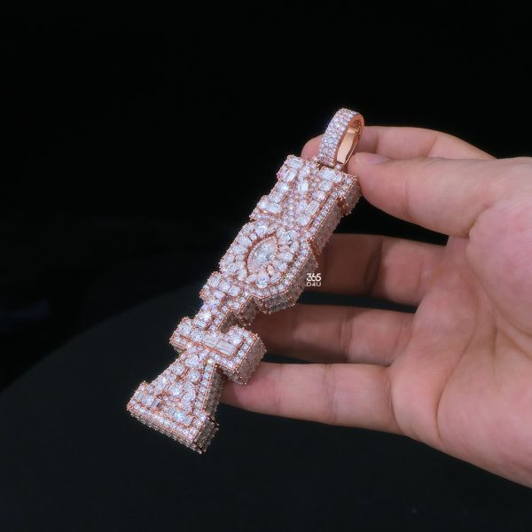 CD25DEC0591图片 (2) NOLA Vertical Letter Pendant – Mixed Diamonds with Side Detailing