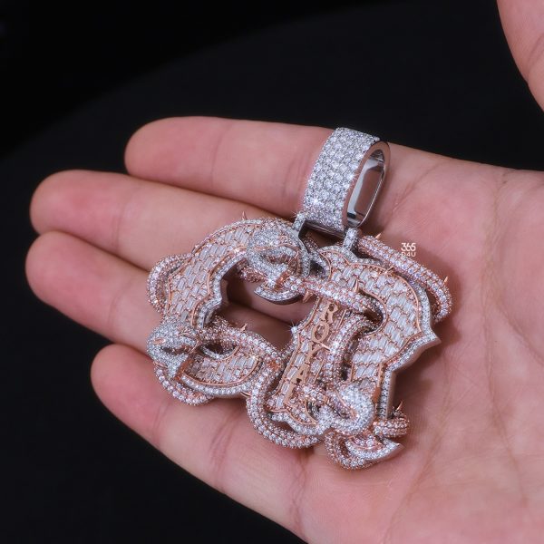 CD25DEC0834图片 (3) CR Initial Pendant with Vine Wrap & Spiked Fish Accents