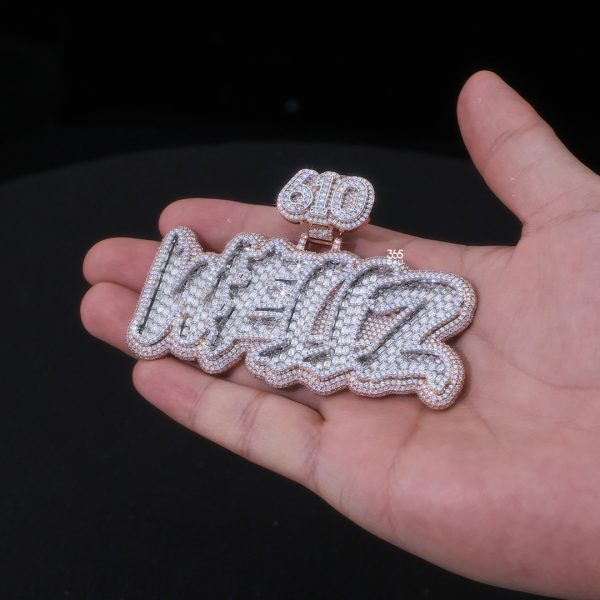 CD25DEC0918图片 (2) WELLZ Brush Script Pendant with Emerald-Cut Diamonds