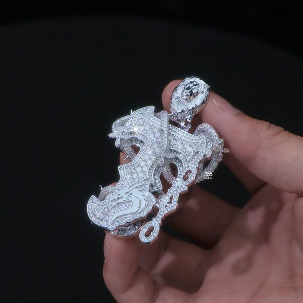 CD25DEC1093图片 (2) Initial T Pendant with Vine Wrap & Side Micro Letter Detail