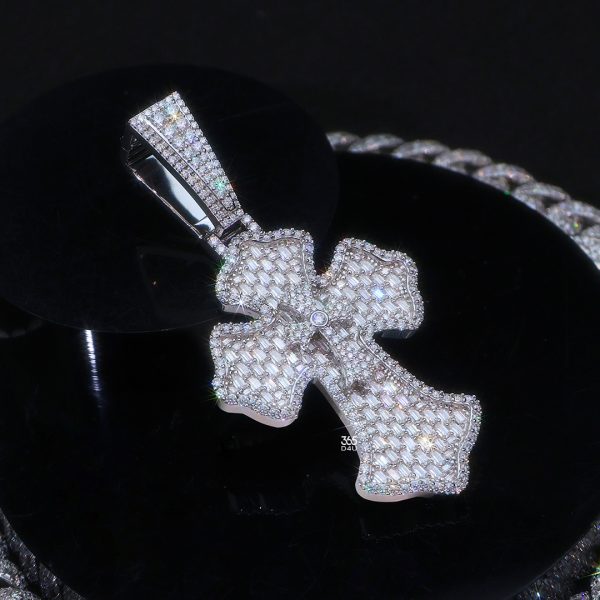 CD25DEC1131图片 (1) Classic Cross Pendant