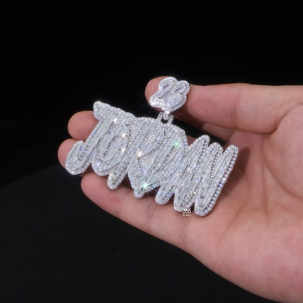 CD25NOV0580图片 (2) JORDAN Brush Font Pendant with Emerald-Cut Diamonds