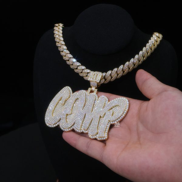 CD25NOV1259图片 COMP Script Pendant – 2” x 3.5” with Full Round Diamonds