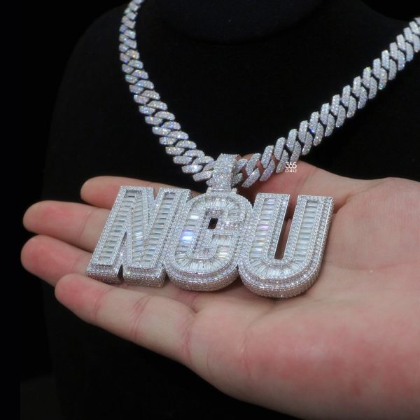 CD26JAN0065图片 NGU 3 letters Pendant with Single-Row Emerald-Cut Diamonds