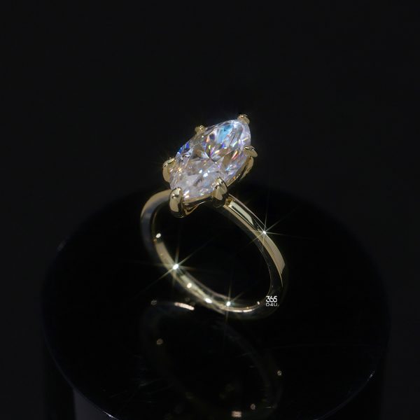 CD26JAN0161图片 Women's Iced Marquise Cut Ring – 7×14mm Slim Band