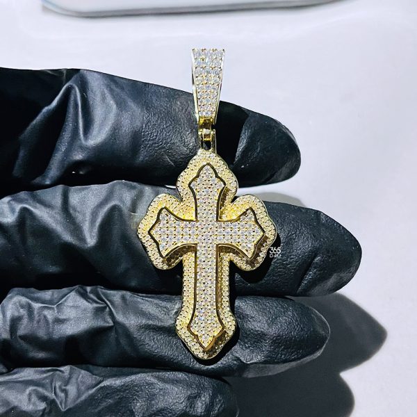 1.5-inch Classic Diamond Cross Pendant