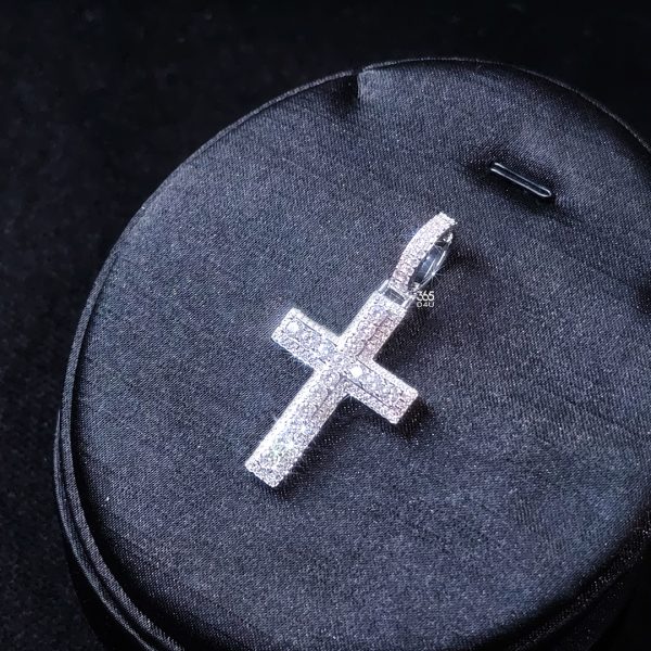 1.5-inch Classic Iced Cross Pendant