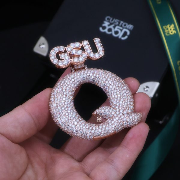 Q Custom Mosaic Script Letter Round 3D Iced