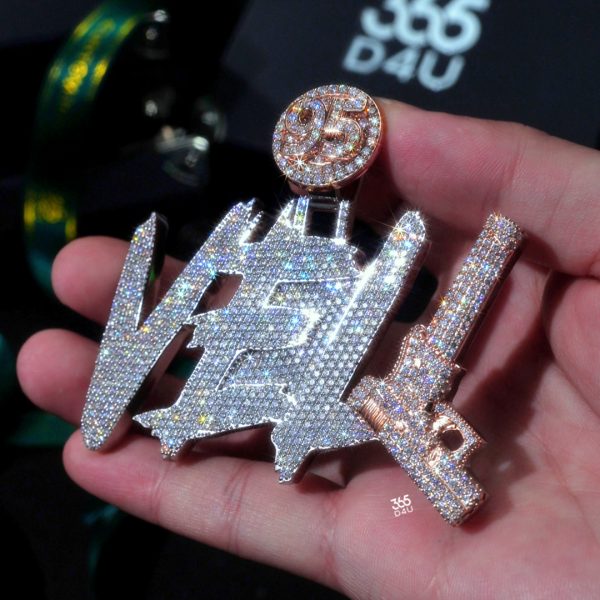 CD26JAN0556图片 VELL Brush Script Gun-Style Name Pendant