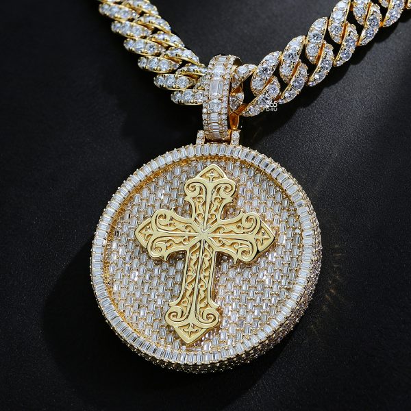 CD26APR1355图片 Custom Raised Cross Medallion Pendant