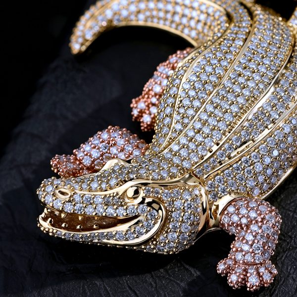 CD26MAR0674图片 Custom Crocodile Pendant with 3D Iced Detail