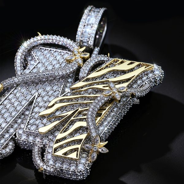 CD26MAR1279图片 M Flame Wrapped Initial Pendant