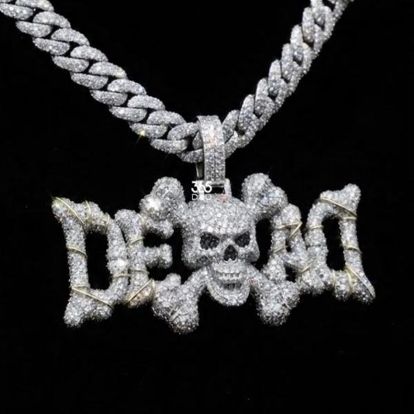 PD-C0561-图片 Custom Skull Center Name Pendant with 3D Iced Detail